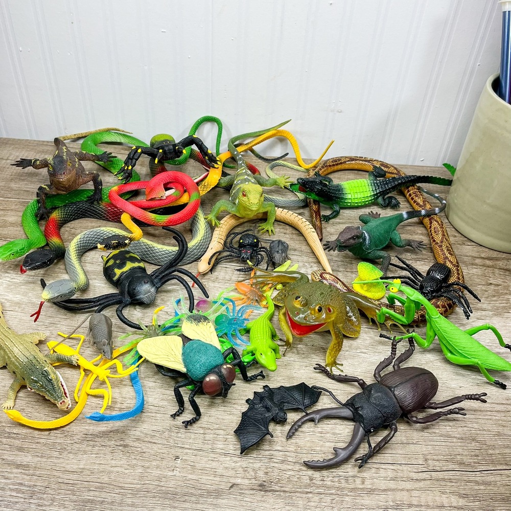 Toy Animal Figure Lot Snakes Lizards Spiders Insects Frog Piece Set